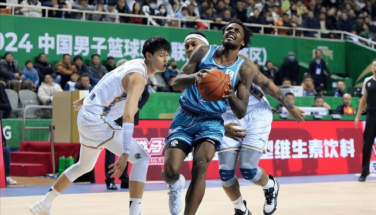 新疆队力克对手迎来一场胜利，球队实力有所提升的简单介绍