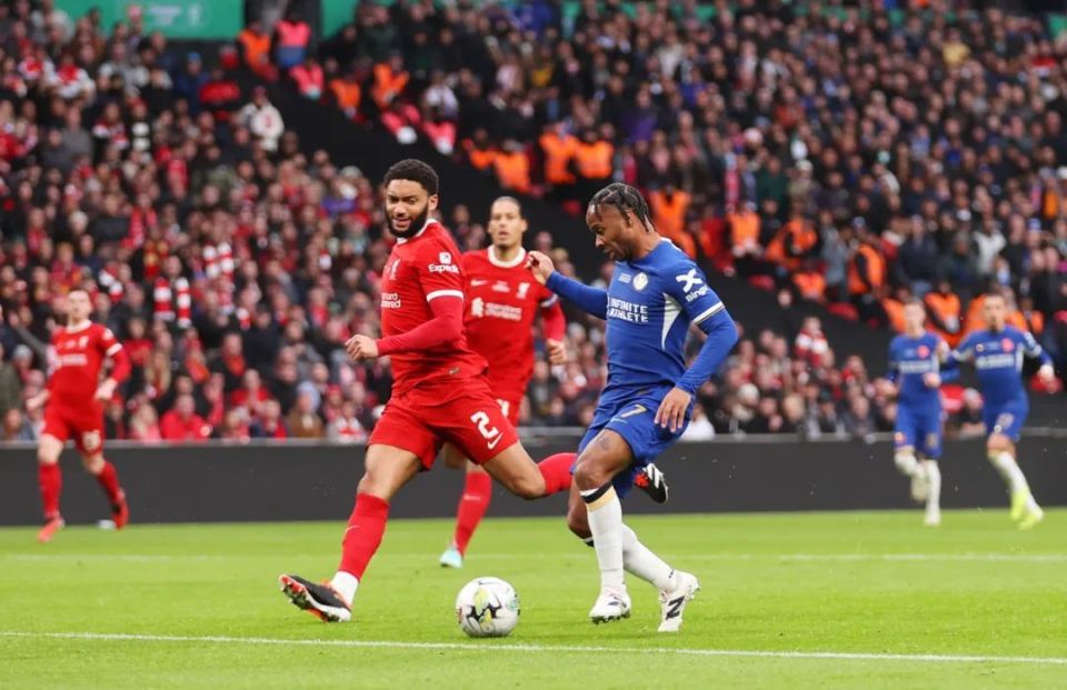 包含利物浦中场状态神勇，助球队取得胜利的词条