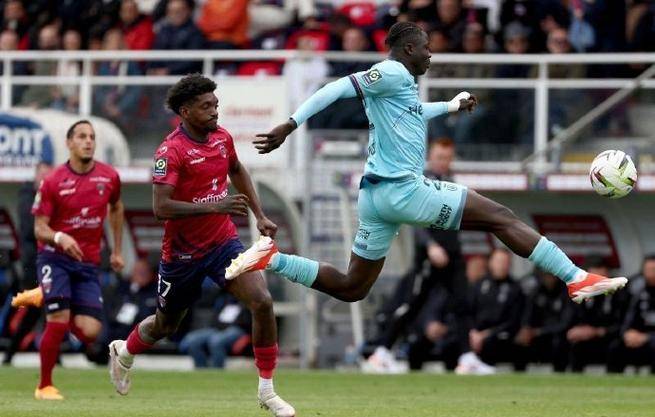 亚眠主场遭遇失利，法甲联赛前四席位渐趋遥远的简单介绍