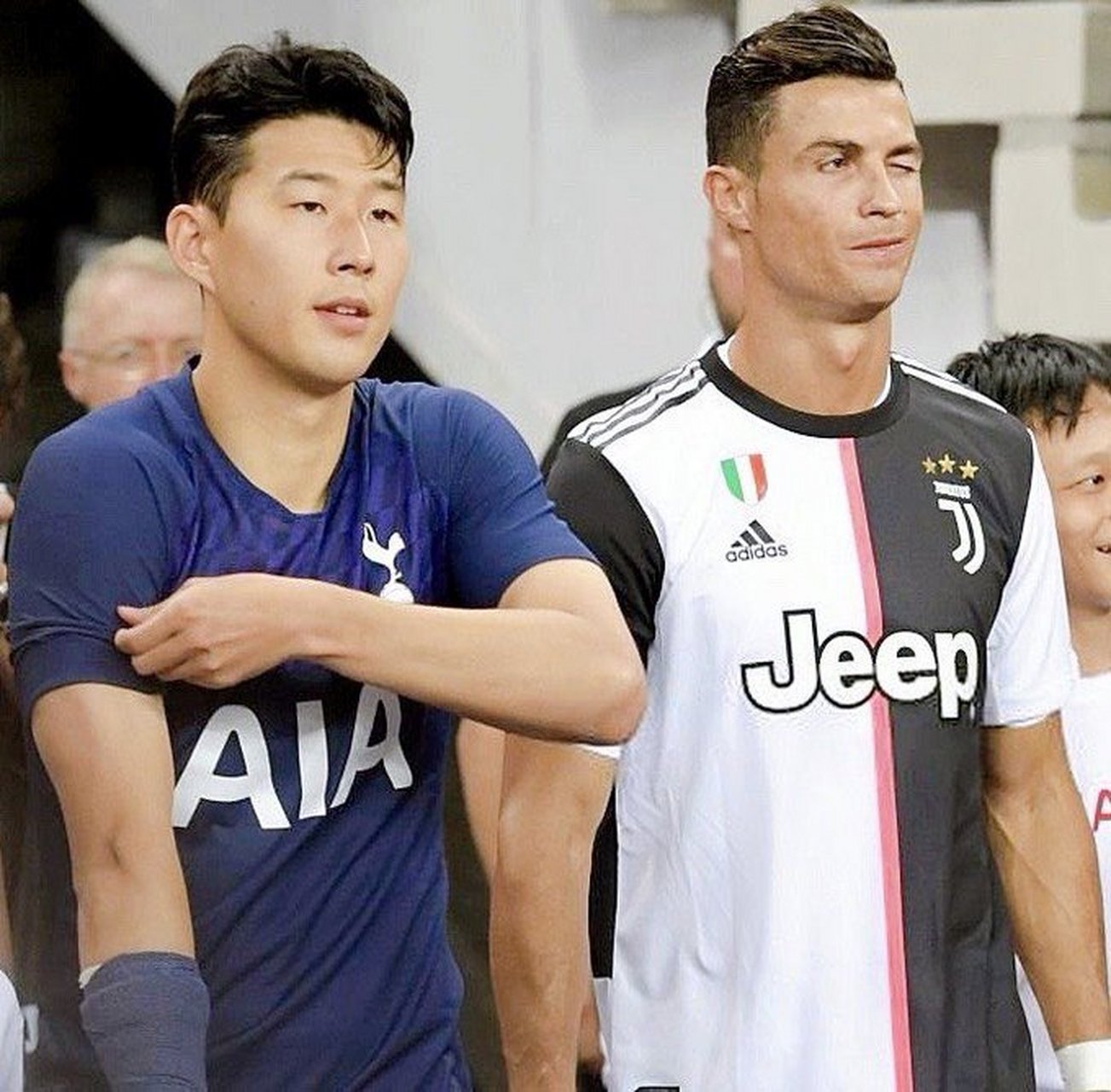  孙兴慜反击中一拿球就被坎特放倒 