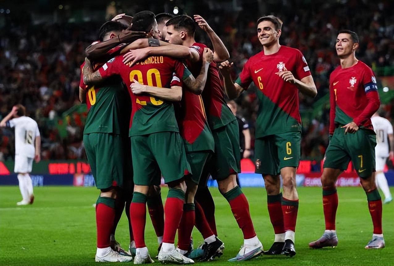 包含C罗在塞尔维亚队比赛中战术调整，战术调整引发热议！的词条