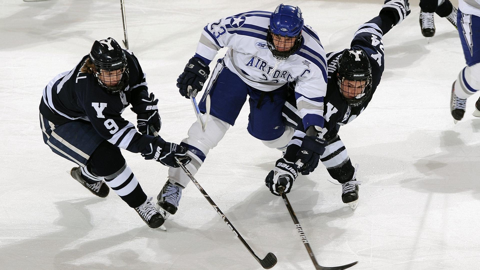生死战分区决赛前瞻：布伦森伤情更新，密尔沃基雄鹿冲击零封纪录